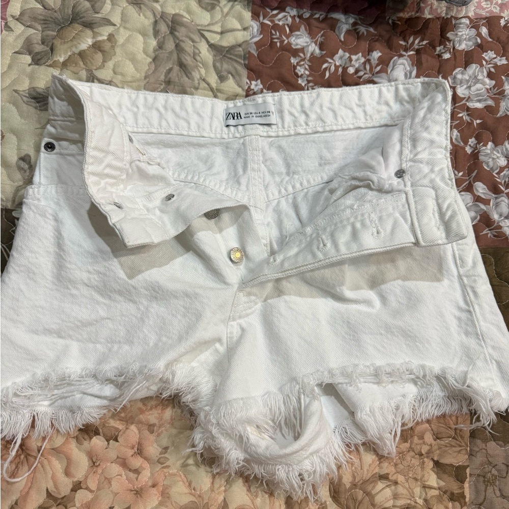 Zara White Frayed Hem Denim Shorts
